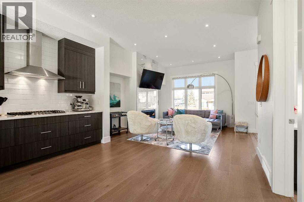 Large Chef's like Kitchen - 303 30 Avenue Ne, Calgary, AB - Indoor Photo Showing Kitchen With Upgraded Kitchen