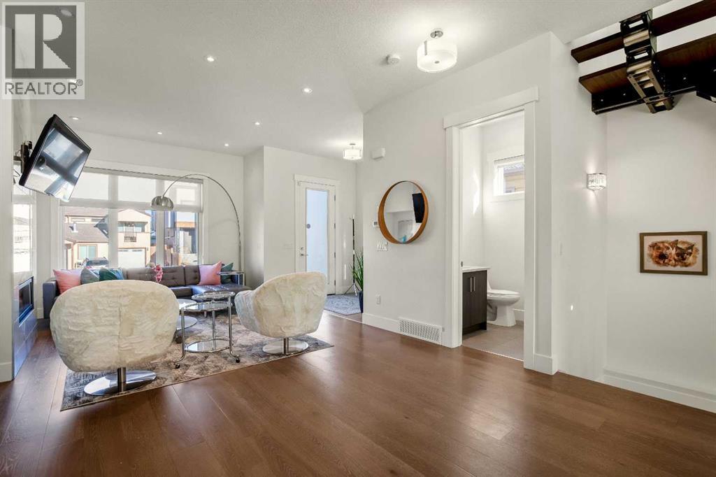 Recessed Lighting Throughout - 303 30 Avenue Ne, Calgary, AB - Indoor