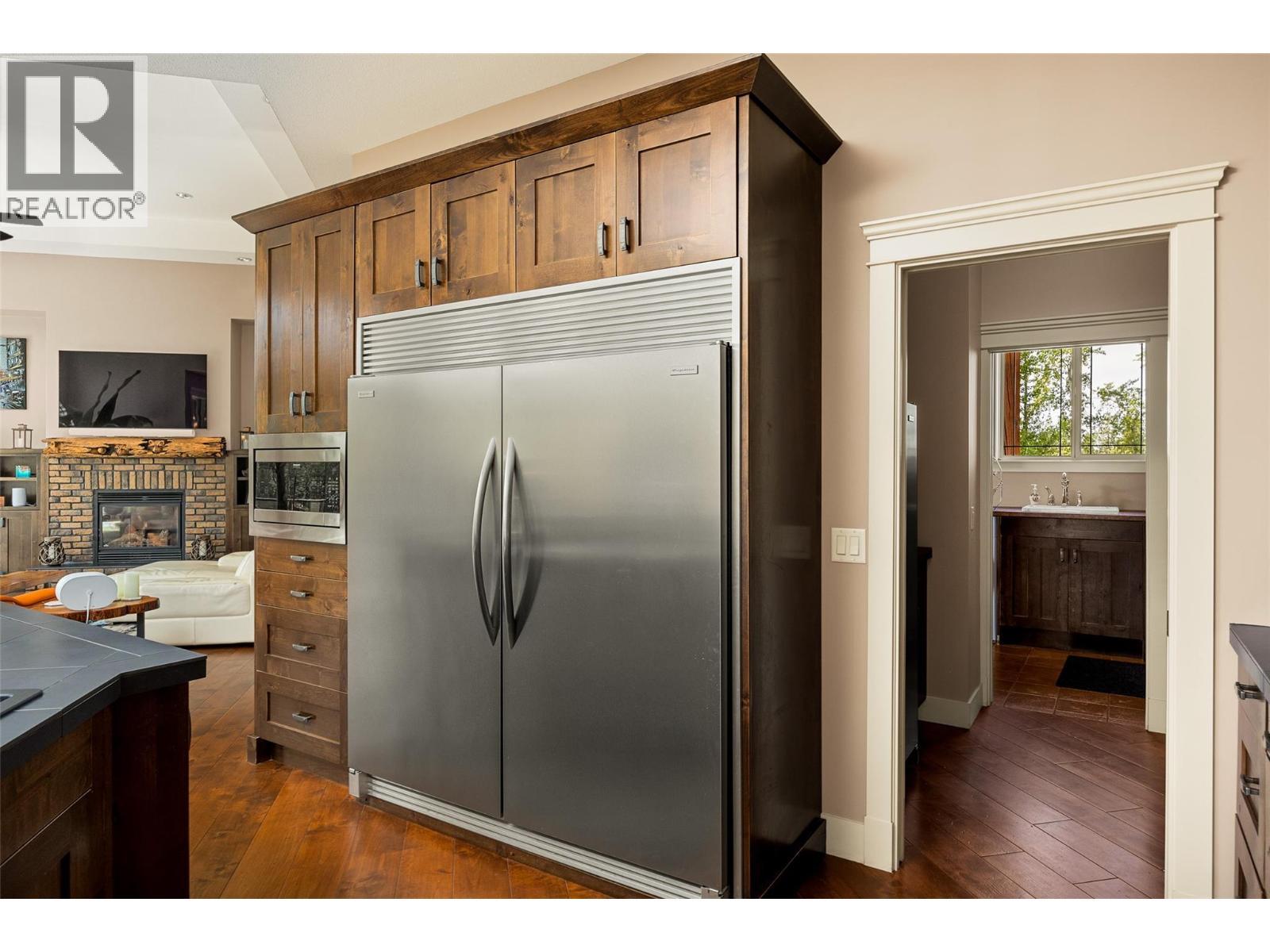 4284 Jaud Road, Kelowna, BC - Indoor Photo Showing Kitchen