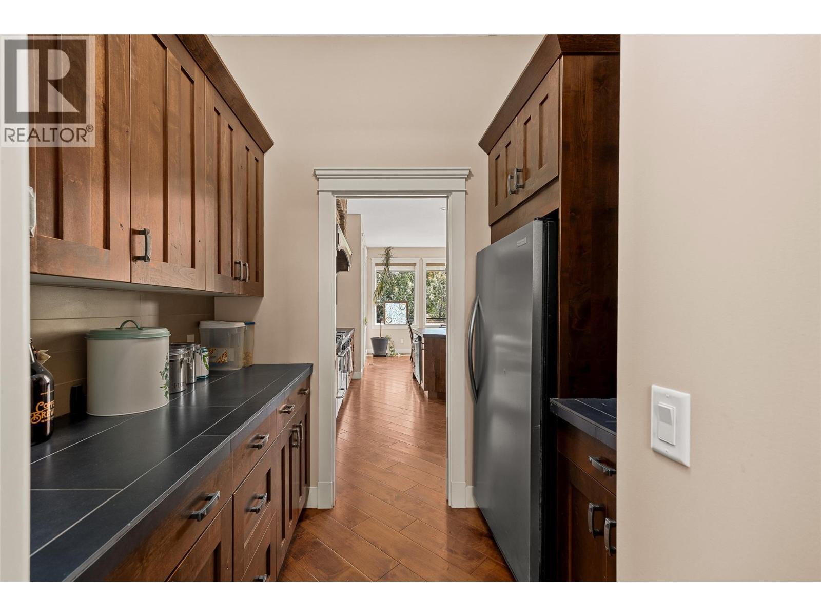4284 Jaud Road, Kelowna, BC - Indoor Photo Showing Kitchen