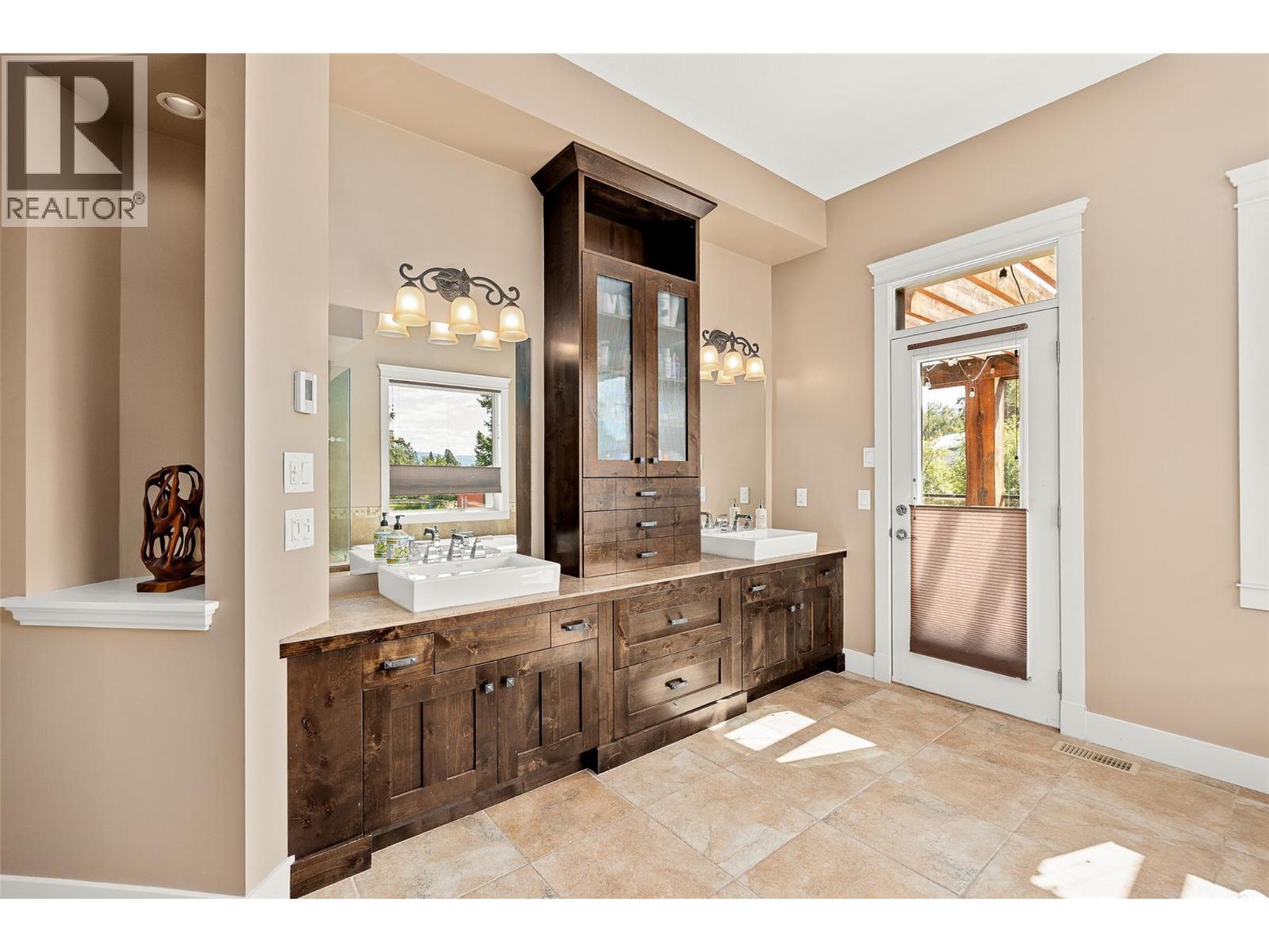4284 Jaud Road, Kelowna, BC - Indoor