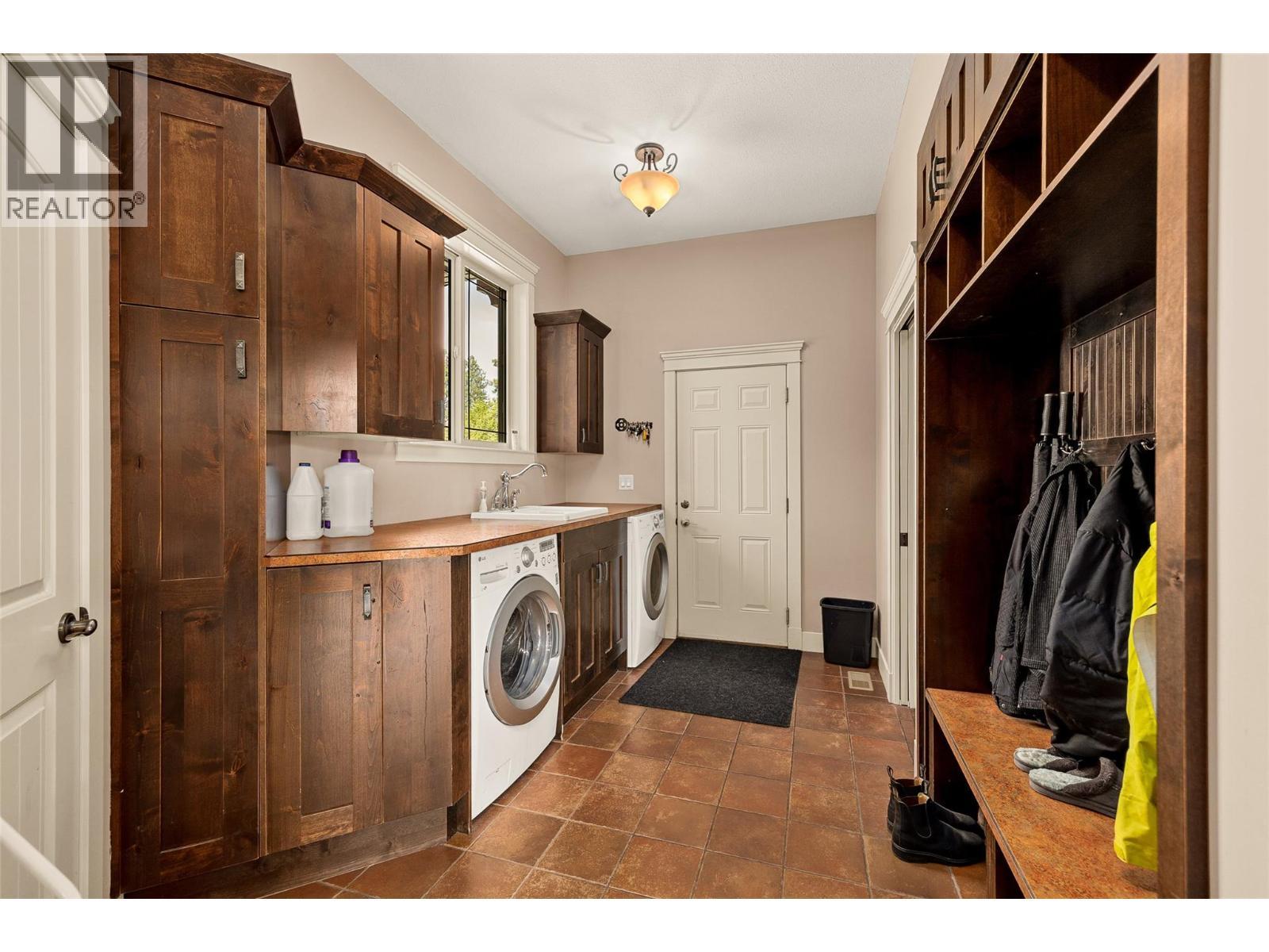 4284 Jaud Road, Kelowna, BC - Indoor Photo Showing Laundry Room