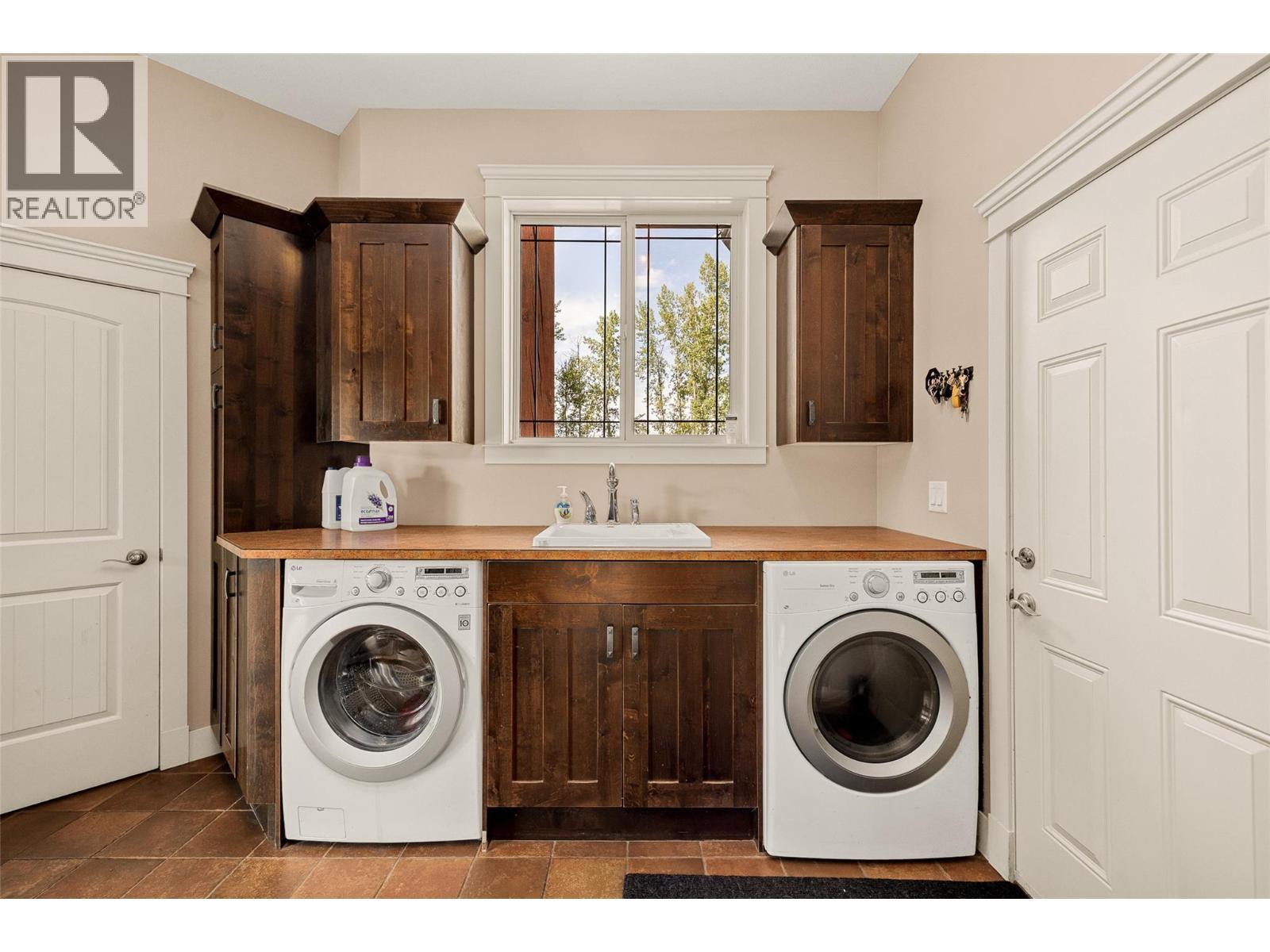 4284 Jaud Road, Kelowna, BC - Indoor Photo Showing Laundry Room