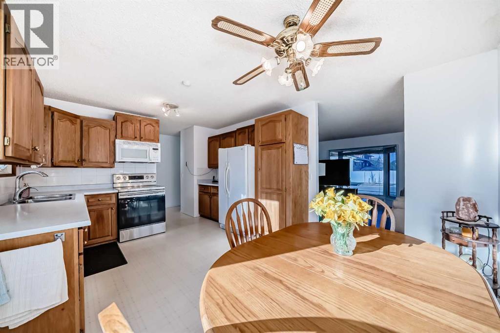 2205 80 Avenue Se, Calgary, AB - Indoor