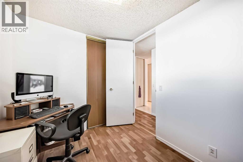 2205 80 Avenue Se, Calgary, AB - Indoor