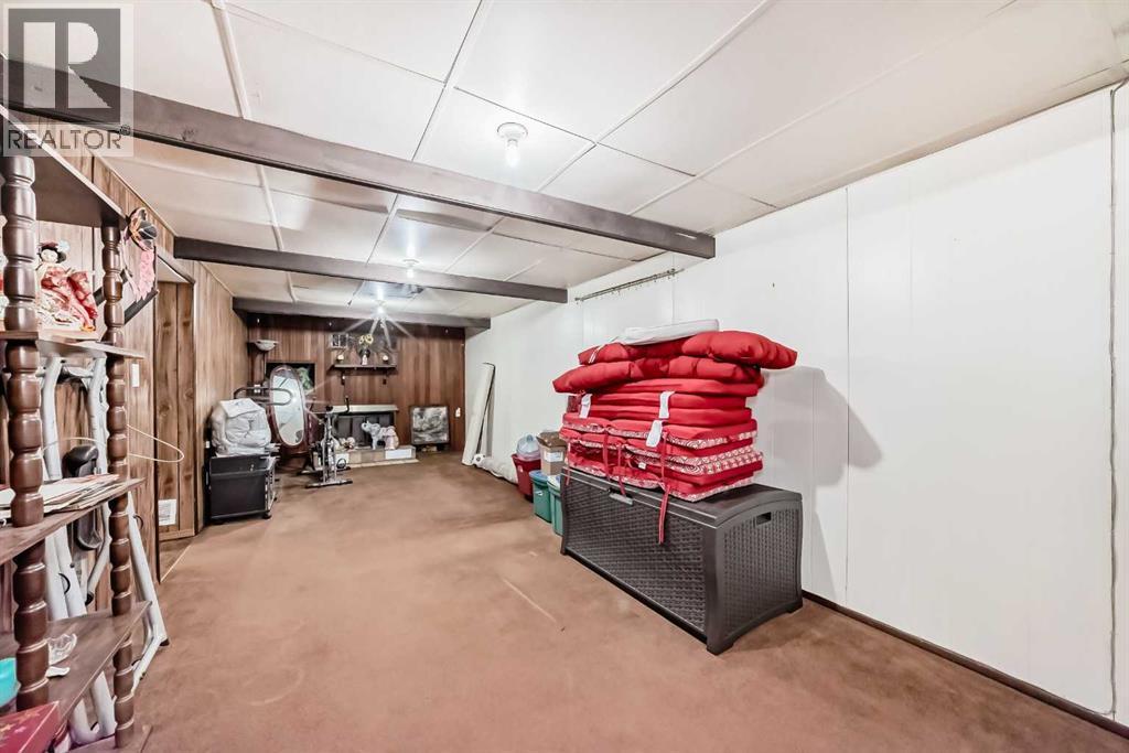 2205 80 Avenue Se, Calgary, AB - Indoor