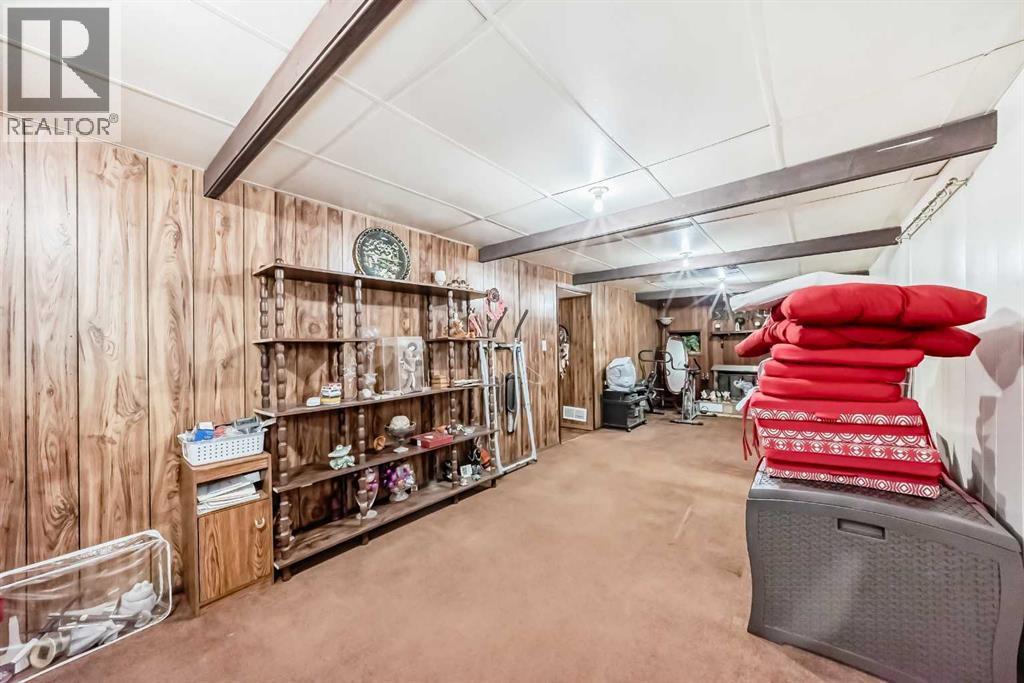 2205 80 Avenue Se, Calgary, AB - Indoor