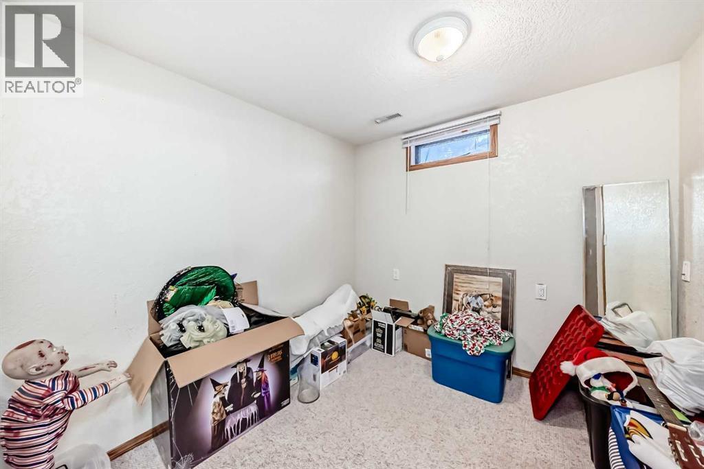 2205 80 Avenue Se, Calgary, AB - Indoor