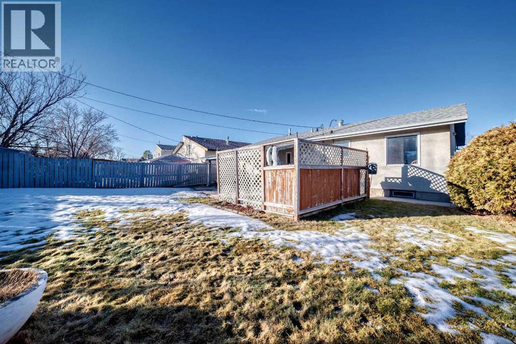 2205 80 Avenue Se, Calgary, AB - Outdoor