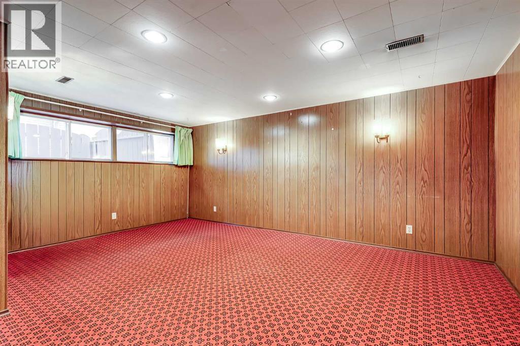 3387 Breton Close Nw, Calgary, AB - Indoor Photo Showing Other Room