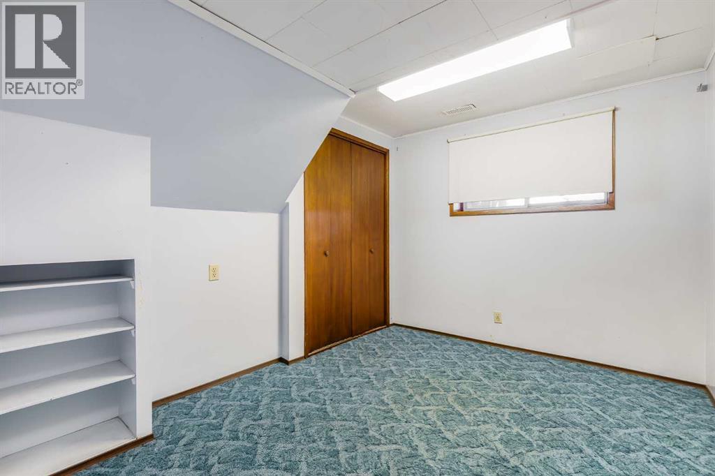 3387 Breton Close Nw, Calgary, AB - Indoor Photo Showing Other Room