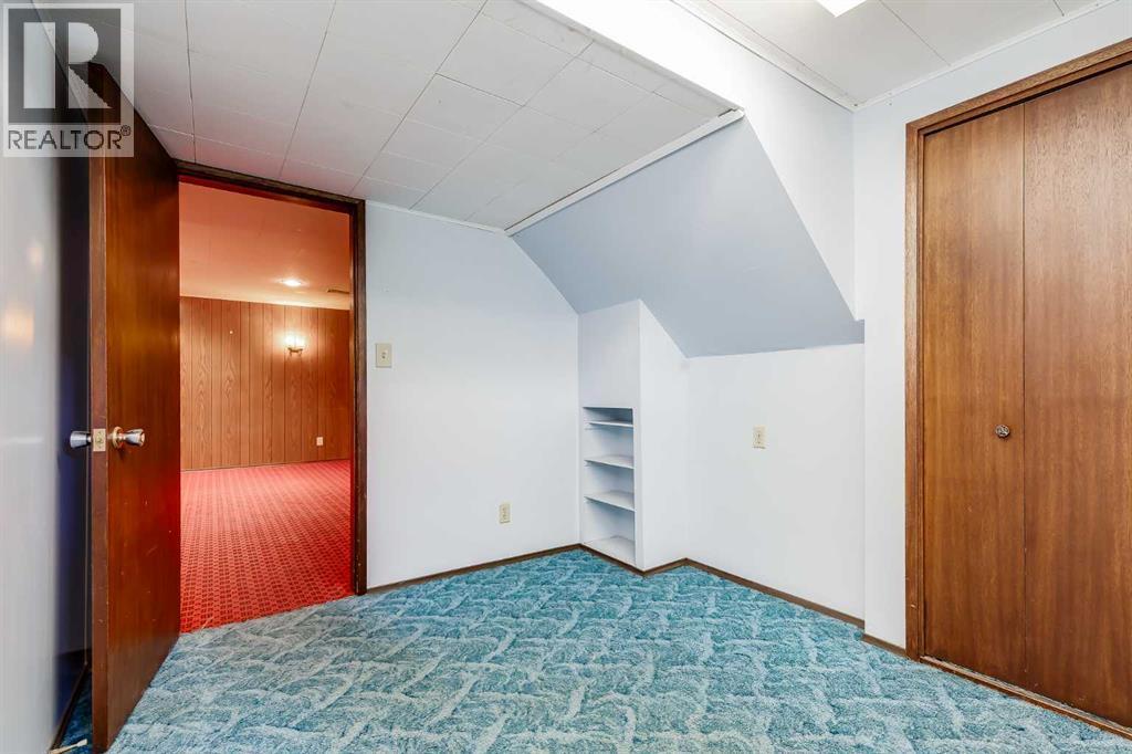 3387 Breton Close Nw, Calgary, AB - Indoor Photo Showing Other Room