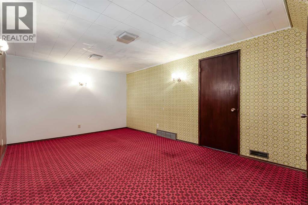 3387 Breton Close Nw, Calgary, AB - Indoor Photo Showing Other Room