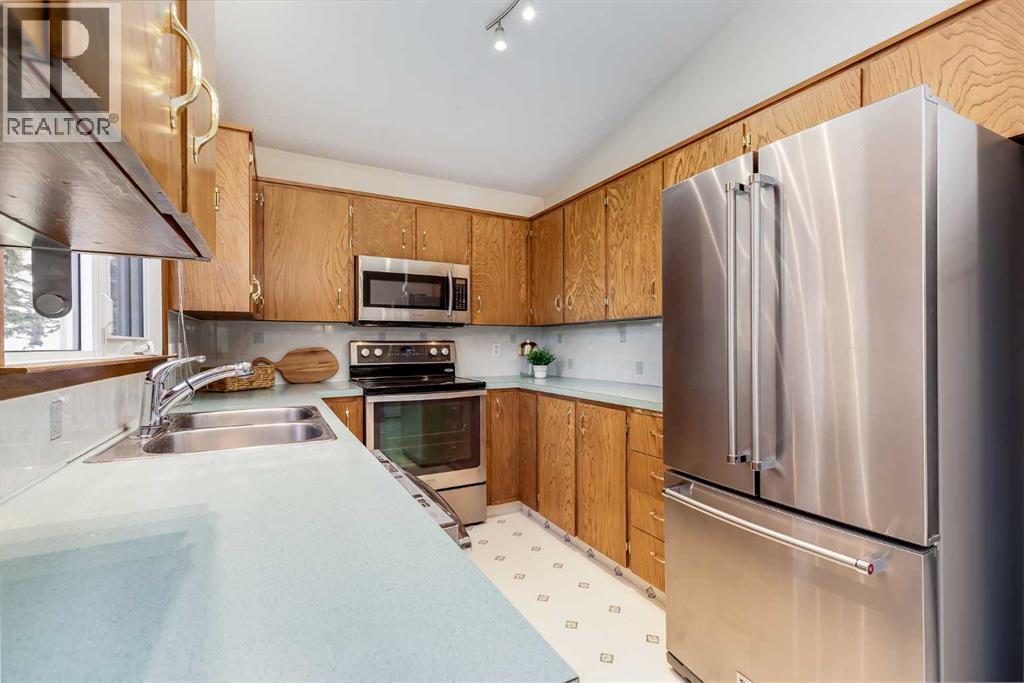 3387 Breton Close Nw, Calgary, AB - Indoor Photo Showing Kitchen With Stainless Steel Kitchen With Double Sink