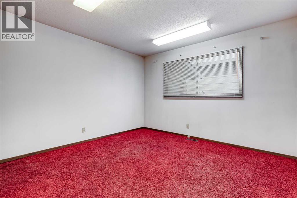 3387 Breton Close Nw, Calgary, AB - Indoor Photo Showing Other Room