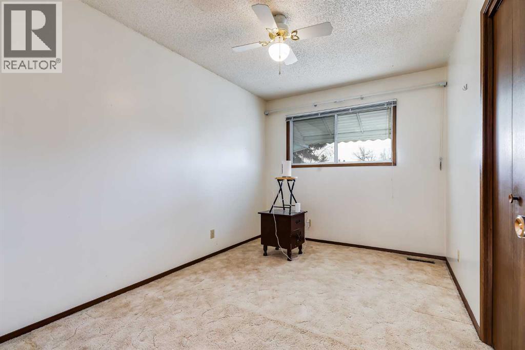 3387 Breton Close Nw, Calgary, AB - Indoor Photo Showing Other Room