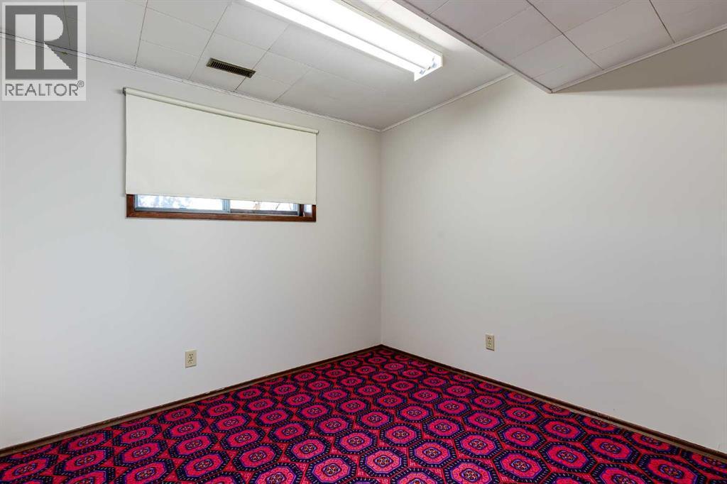 3387 Breton Close Nw, Calgary, AB - Indoor Photo Showing Other Room