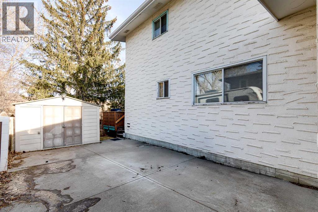 3387 Breton Close Nw, Calgary, AB - Outdoor With Exterior