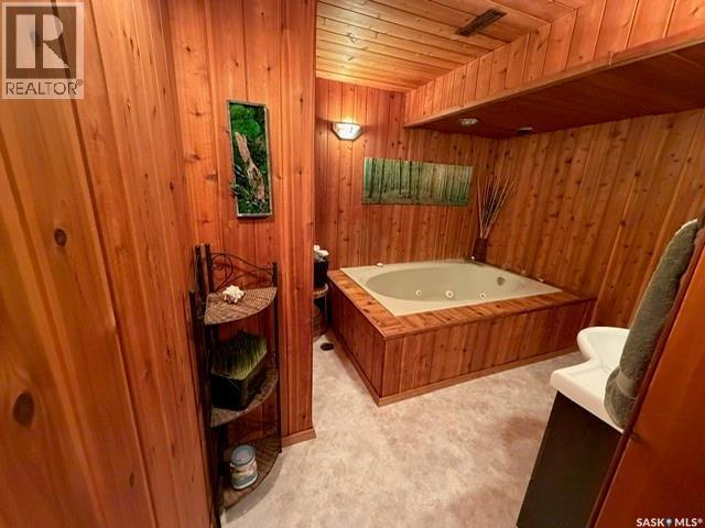 10 Dragan Crescent, Saskatoon, SK - Indoor Photo Showing Bathroom