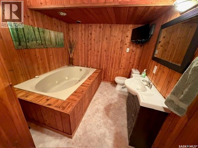 10 Dragan Crescent, Saskatoon, SK - Indoor Photo Showing Bathroom