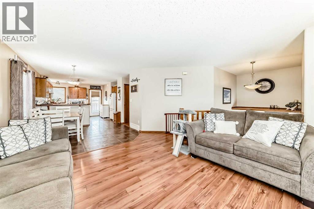10 Kerr Close, Red Deer, AB - Indoor Photo Showing Living Room