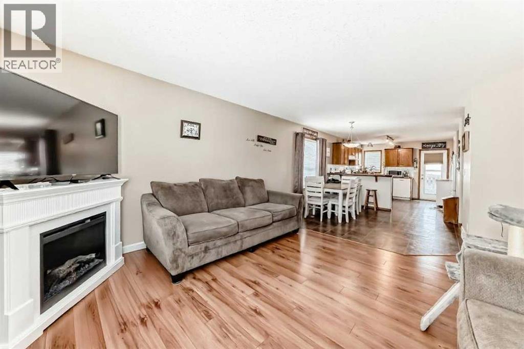 10 Kerr Close, Red Deer, AB - Indoor Photo Showing Living Room With Fireplace