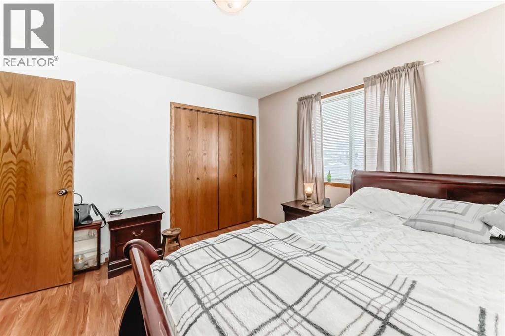 10 Kerr Close, Red Deer, AB - Indoor Photo Showing Bedroom
