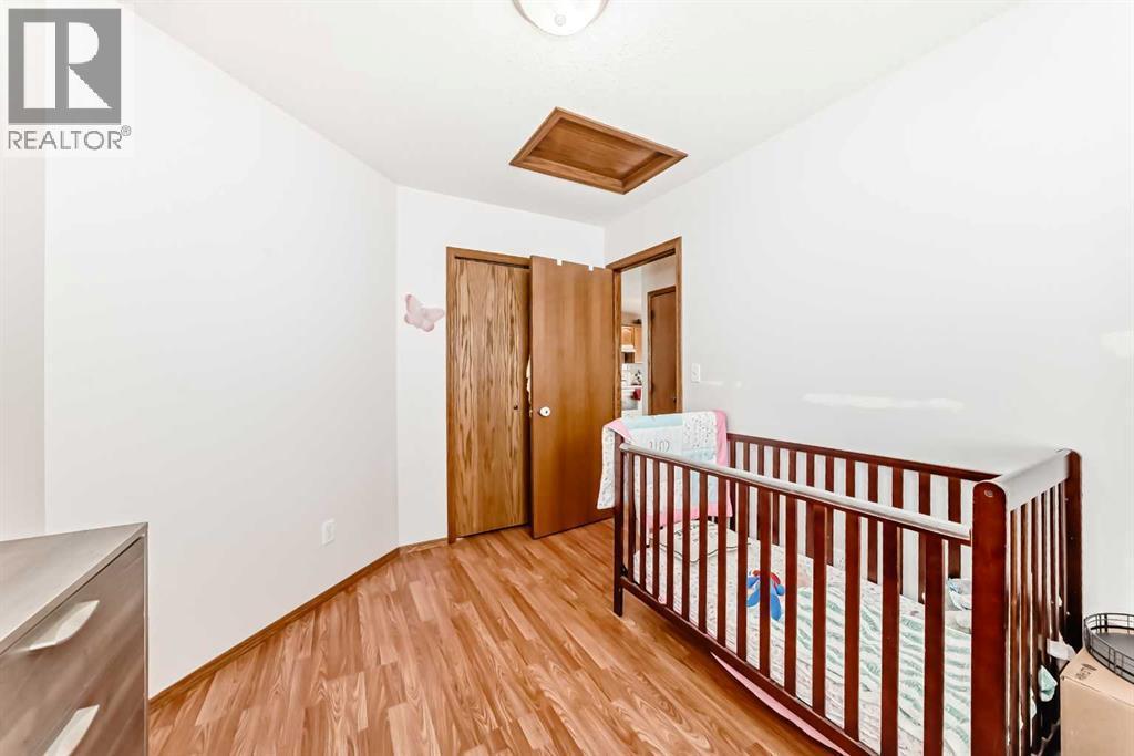 10 Kerr Close, Red Deer, AB - Indoor Photo Showing Bedroom