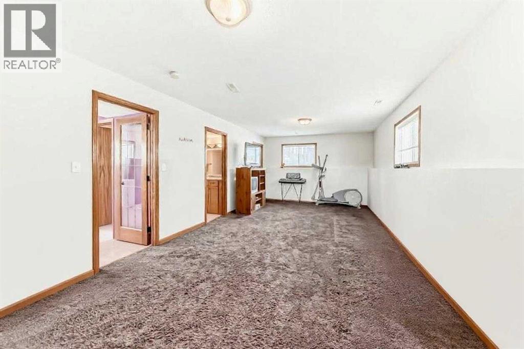 10 Kerr Close, Red Deer, AB - Indoor Photo Showing Other Room
