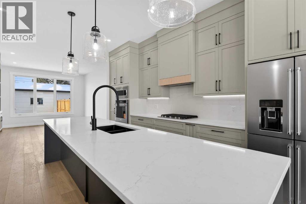 1137 41 Street Sw, Calgary, AB - Indoor Photo Showing Kitchen With Double Sink With Upgraded Kitchen