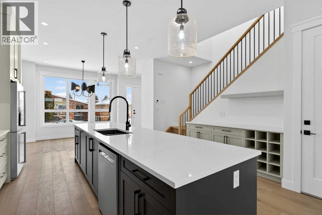 1137 41 Street Sw, Calgary, AB - Indoor Photo Showing Kitchen With Upgraded Kitchen