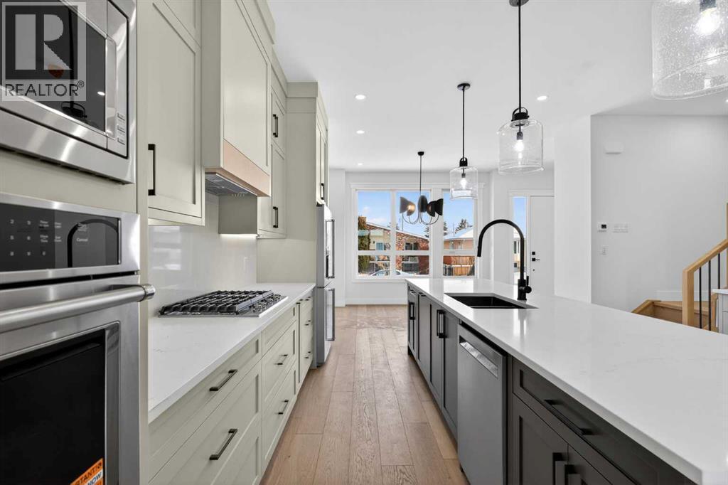 1137 41 Street Sw, Calgary, AB - Indoor Photo Showing Kitchen With Upgraded Kitchen