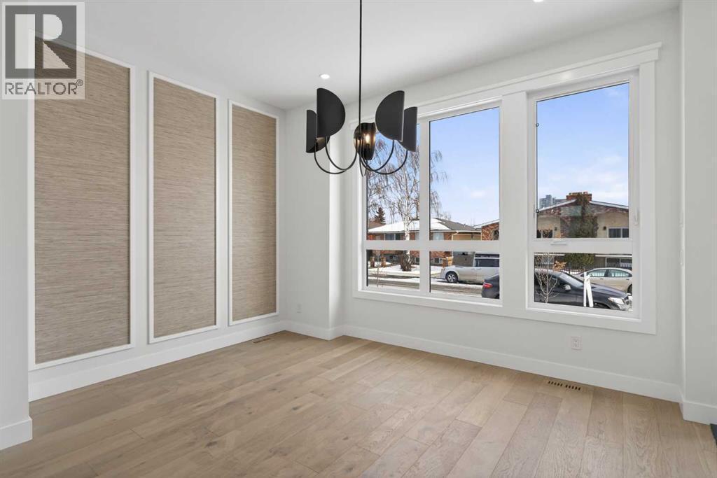 1137 41 Street Sw, Calgary, AB - Indoor Photo Showing Other Room