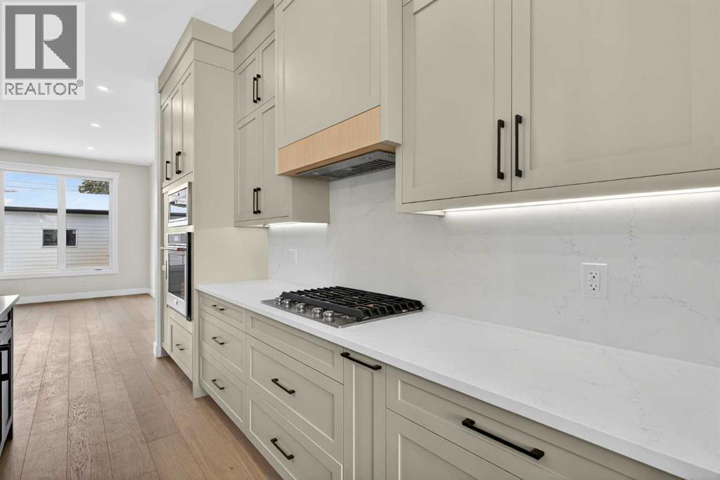 1137 41 Street Sw, Calgary, AB - Indoor Photo Showing Kitchen With Upgraded Kitchen