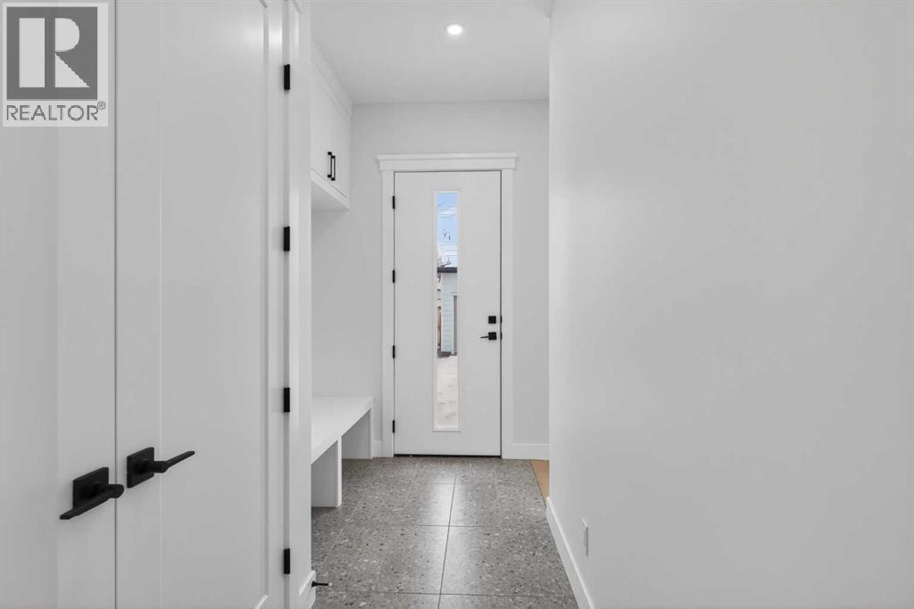 1137 41 Street Sw, Calgary, AB - Indoor Photo Showing Other Room