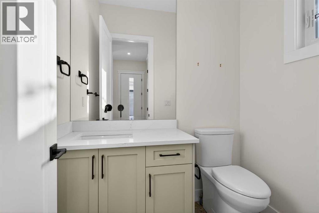 1137 41 Street Sw, Calgary, AB - Indoor Photo Showing Bathroom