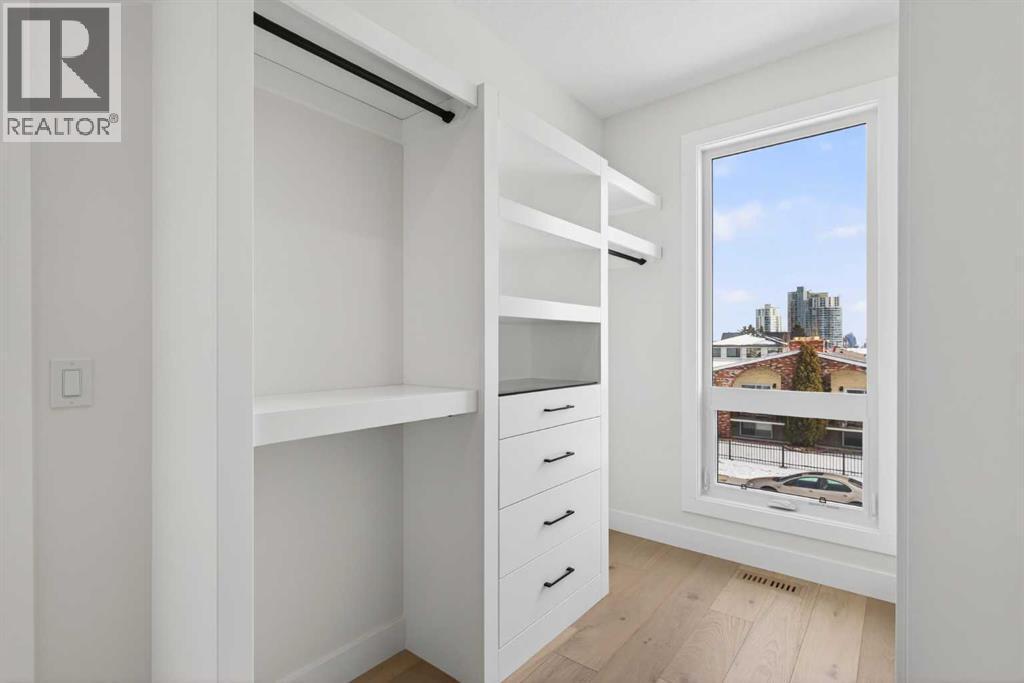 1137 41 Street Sw, Calgary, AB - Indoor