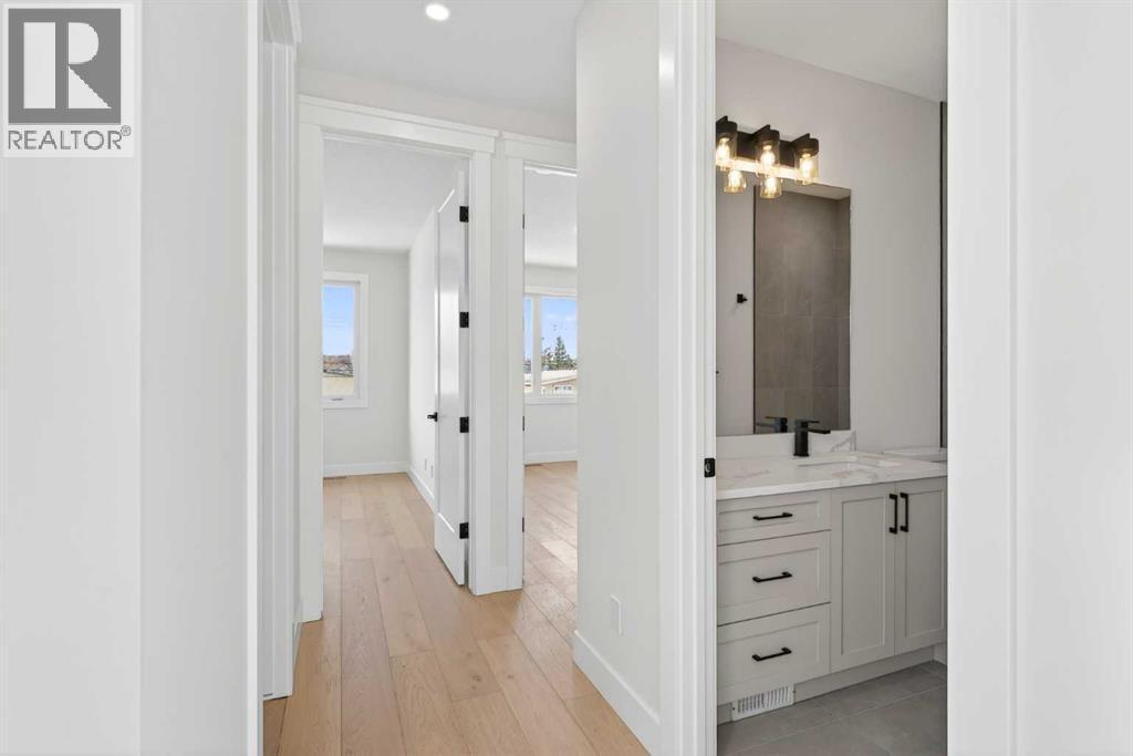 1137 41 Street Sw, Calgary, AB - Indoor Photo Showing Other Room