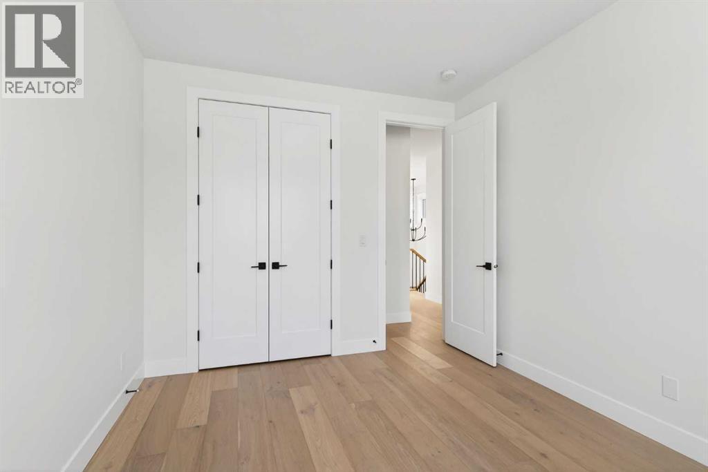 1137 41 Street Sw, Calgary, AB - Indoor Photo Showing Other Room