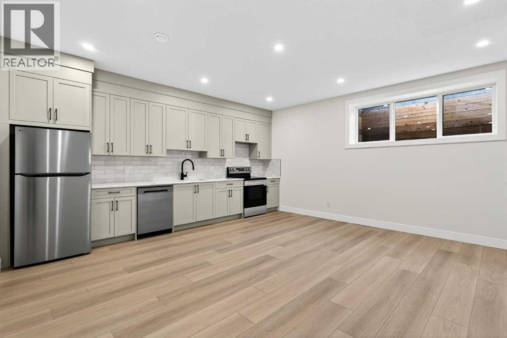 1137 41 Street Sw, Calgary, AB - Indoor Photo Showing Kitchen