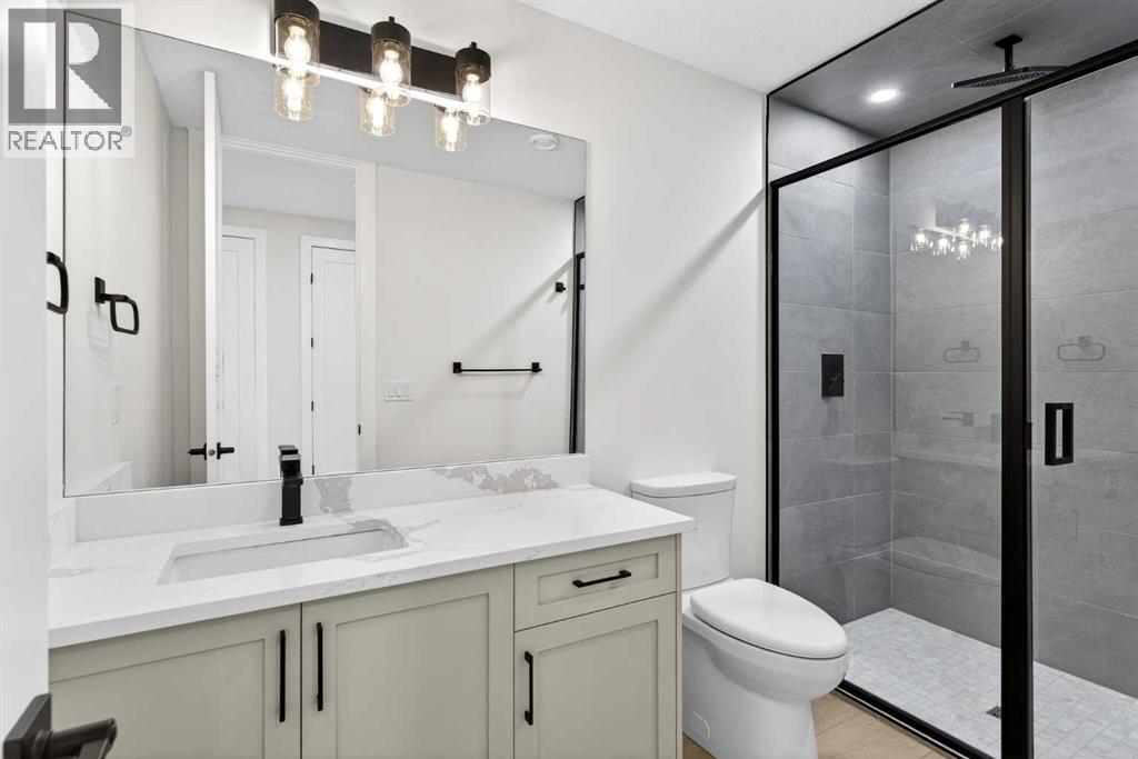 1137 41 Street Sw, Calgary, AB - Indoor Photo Showing Bathroom
