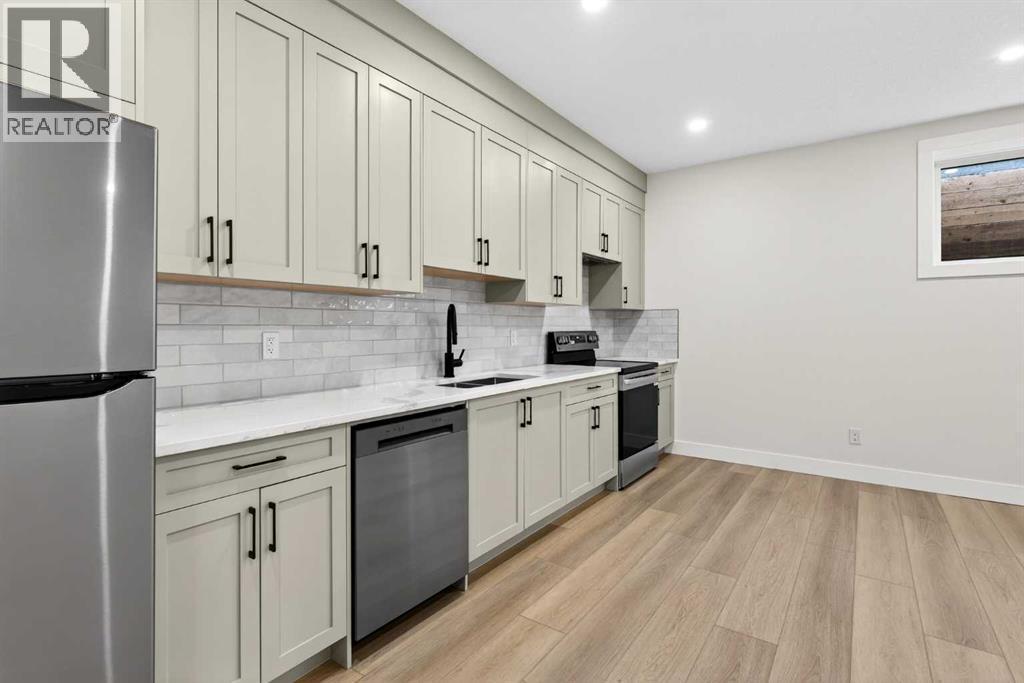 1137 41 Street Sw, Calgary, AB - Indoor Photo Showing Kitchen