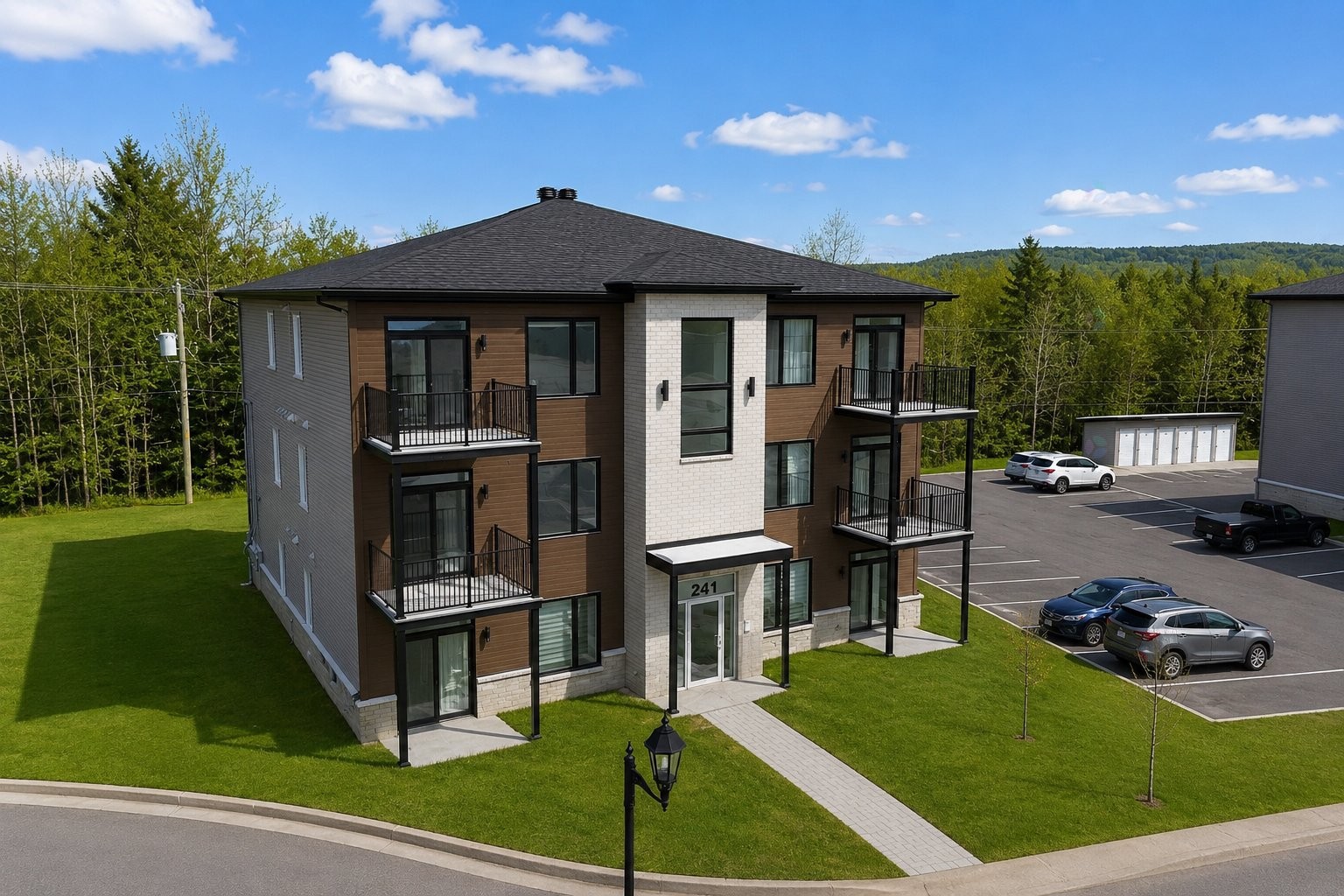 Front of Structure - 241 Boul. Louis-Joseph-Papineau, Cowansville, QC - Outdoor