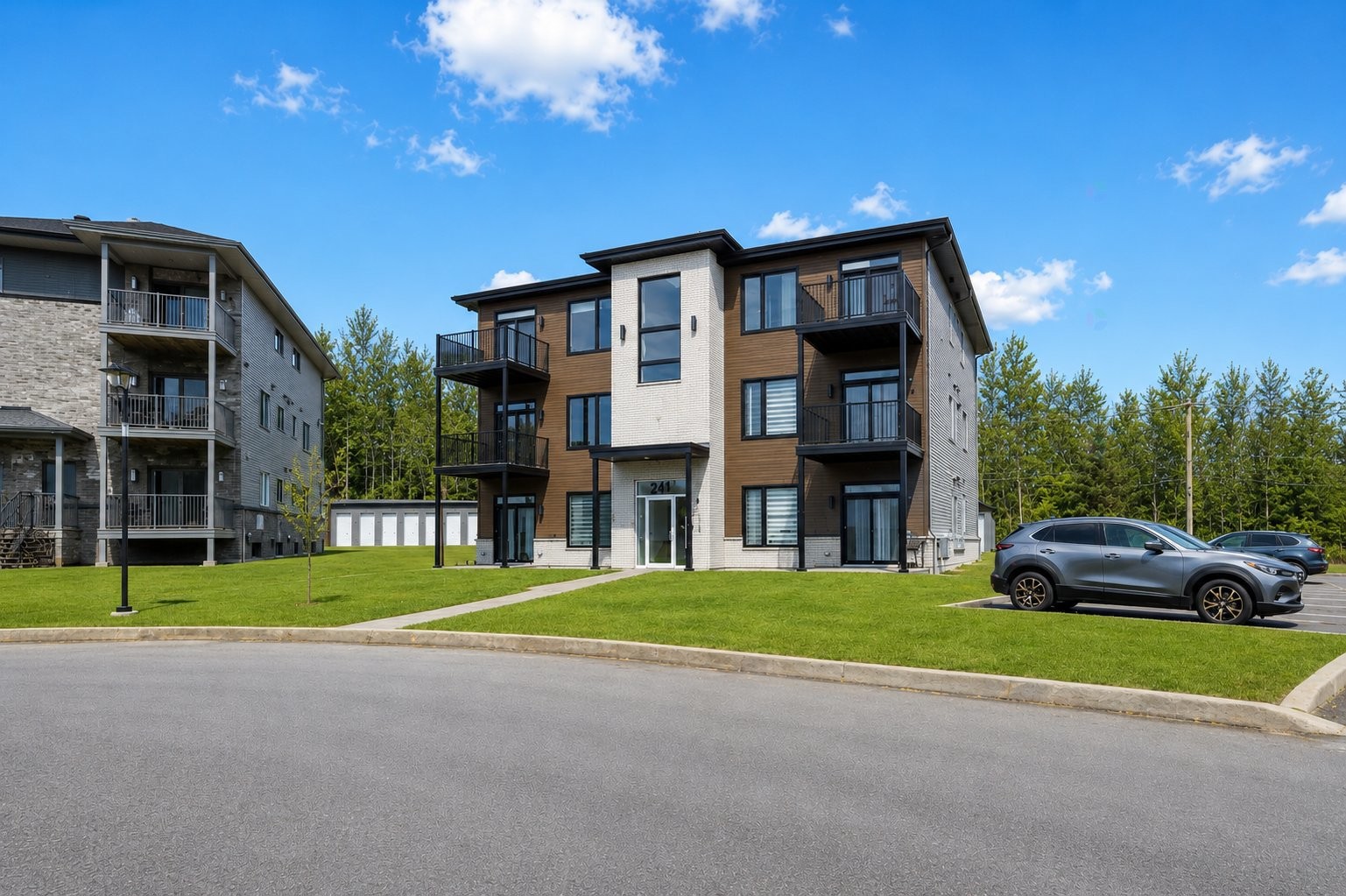 Front of Structure - 241 Boul. Louis-Joseph-Papineau, Cowansville, QC - Outdoor With Facade