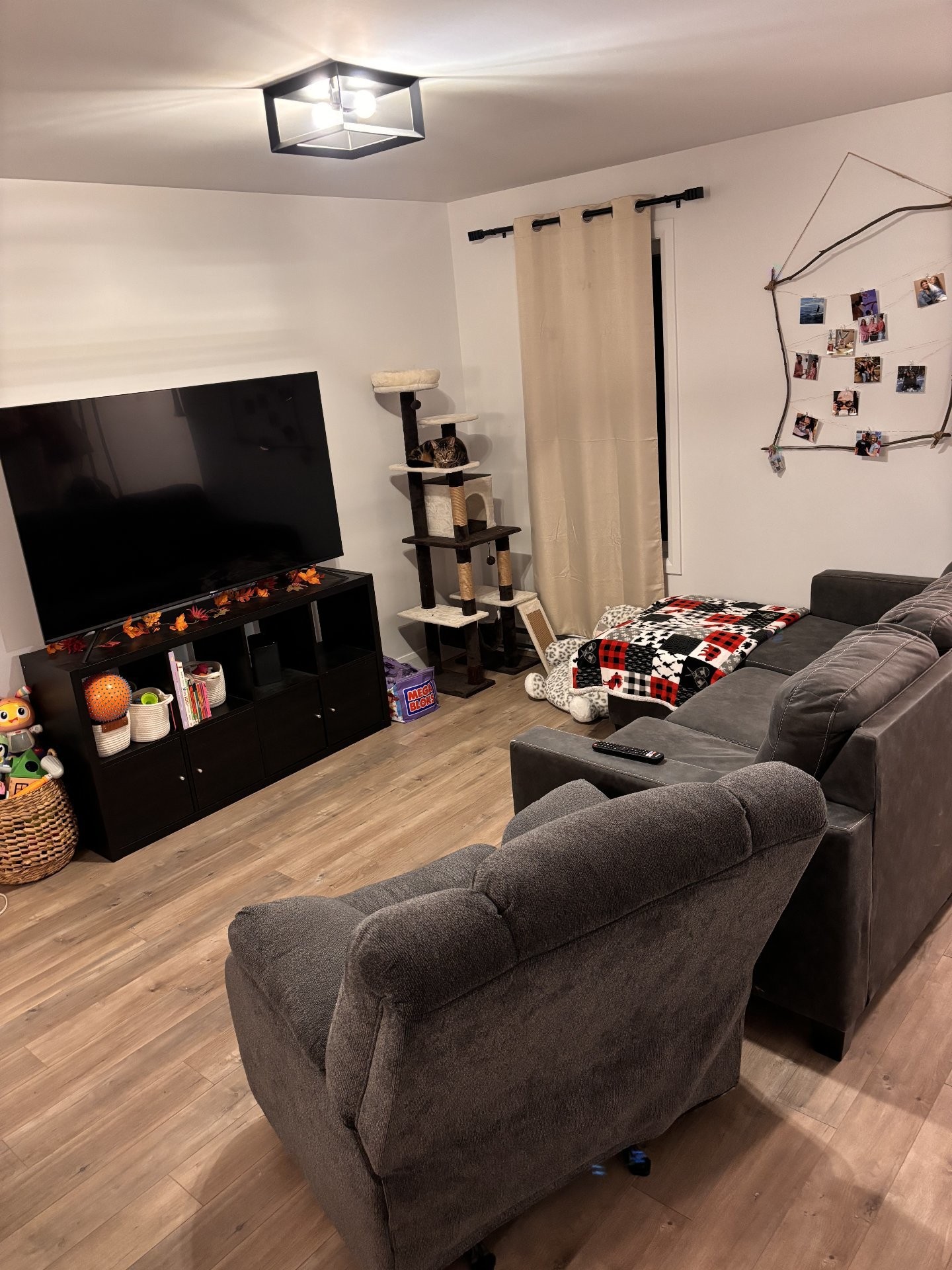 Salon - 751 - 761 Rue Collins, Farnham, QC - Indoor