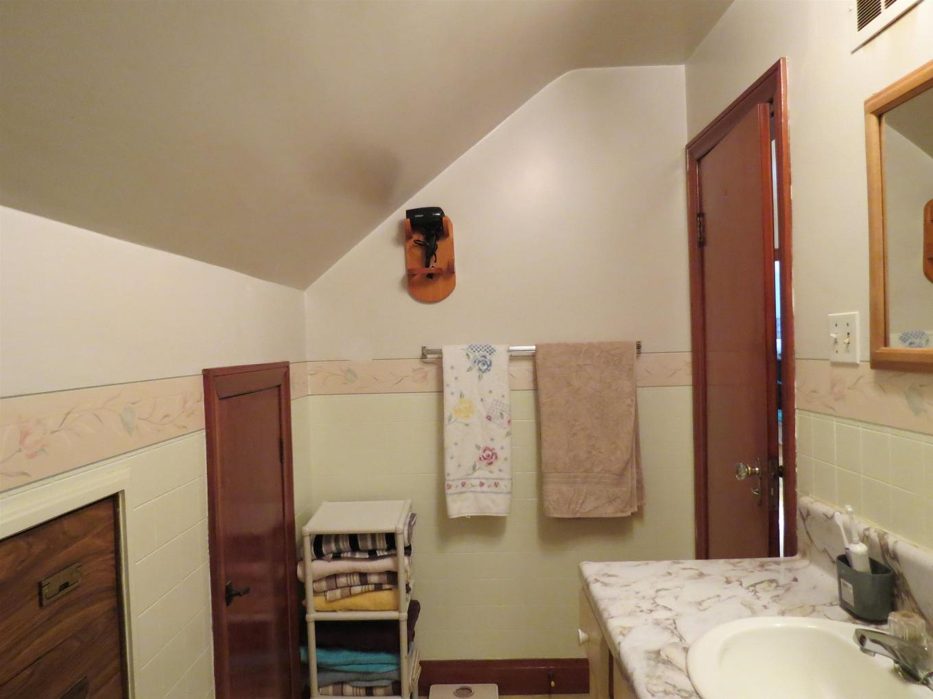 836 Simpson Street, Thunder Bay, ON - Indoor Photo Showing Bathroom