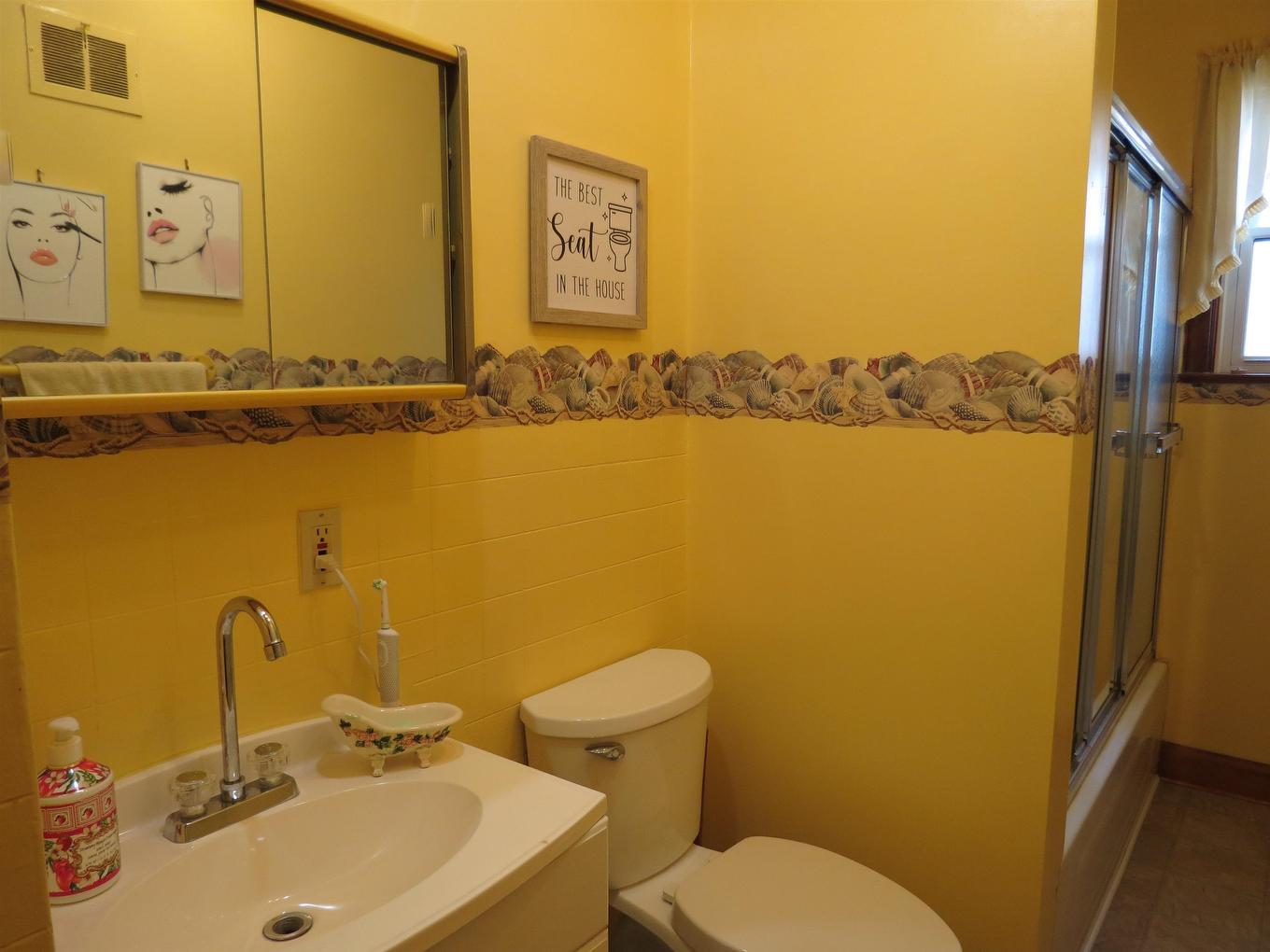 836 Simpson Street, Thunder Bay, ON - Indoor Photo Showing Bathroom