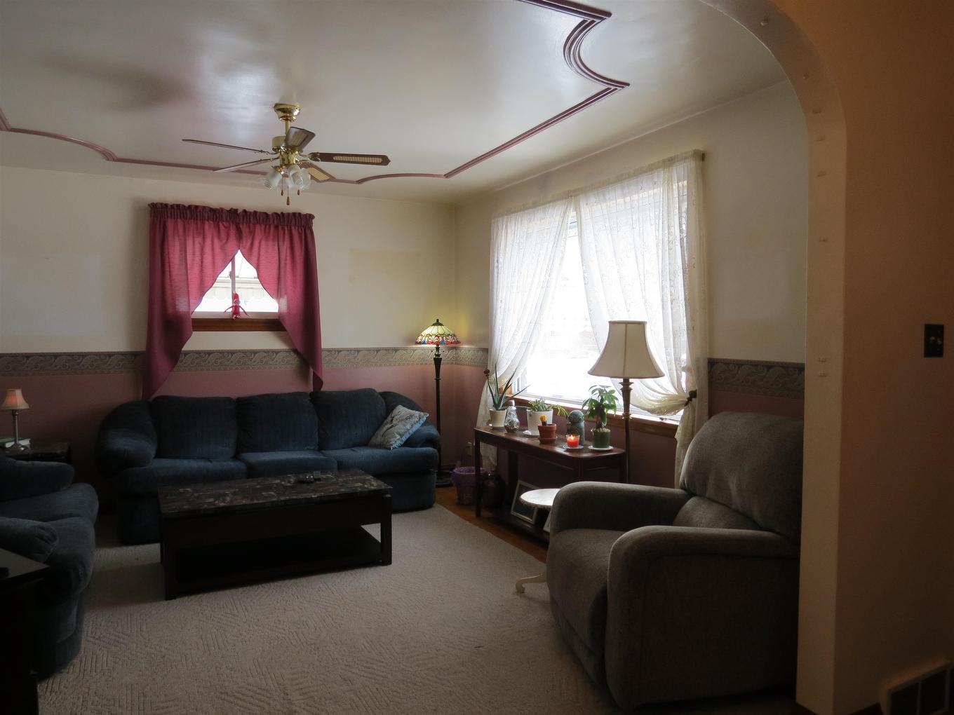 836 Simpson Street, Thunder Bay, ON - Indoor Photo Showing Living Room