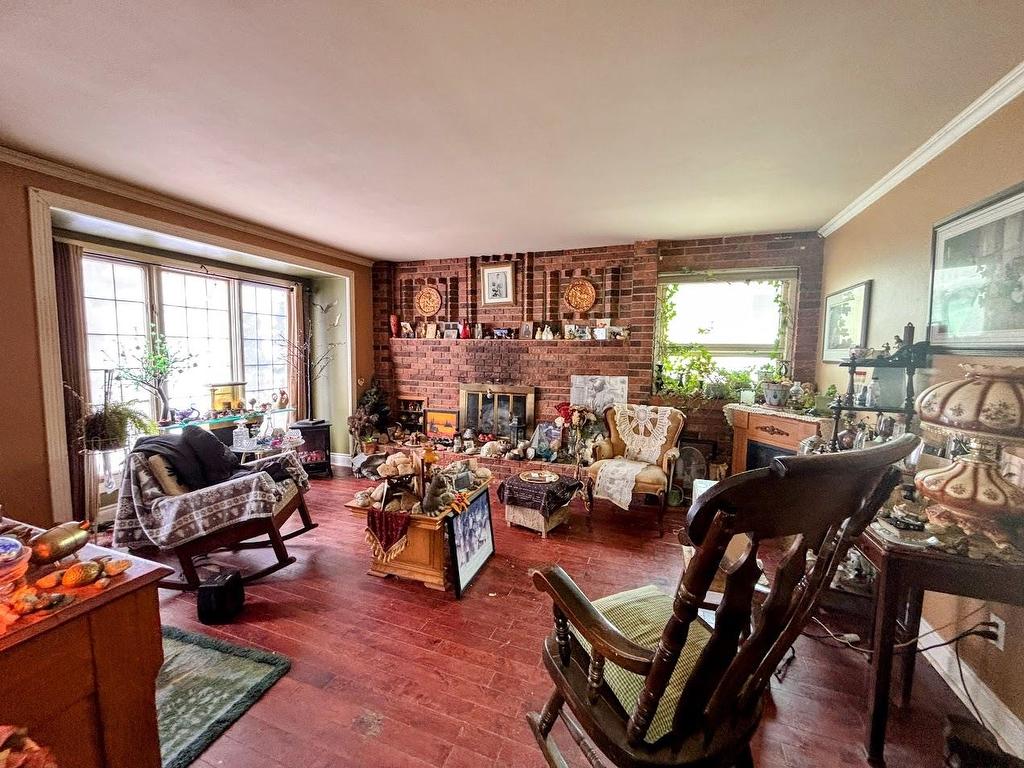 7 Mona Drive, Manitouwadge, ON - Indoor Photo Showing Living Room