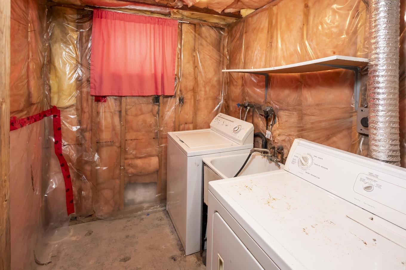 824 Finlayson Street, Thunder Bay, ON - Indoor Photo Showing Laundry Room